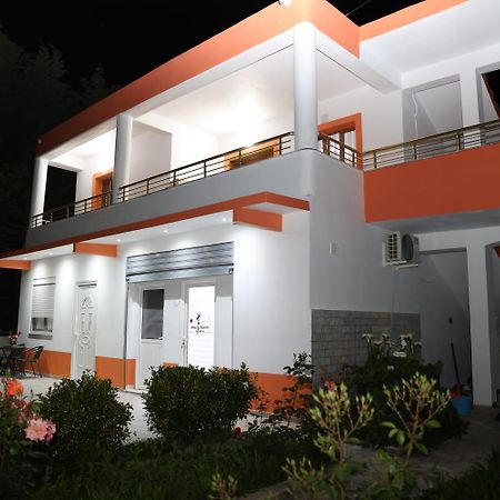 Villa Likaj Berat Exteriör bild