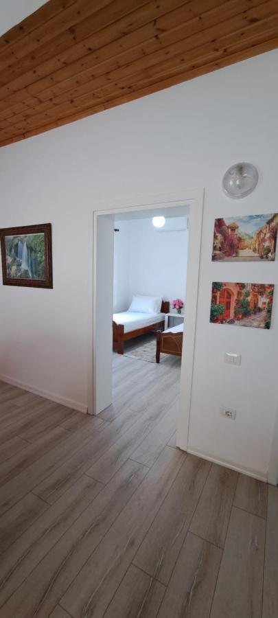 Villa Likaj Berat Exteriör bild