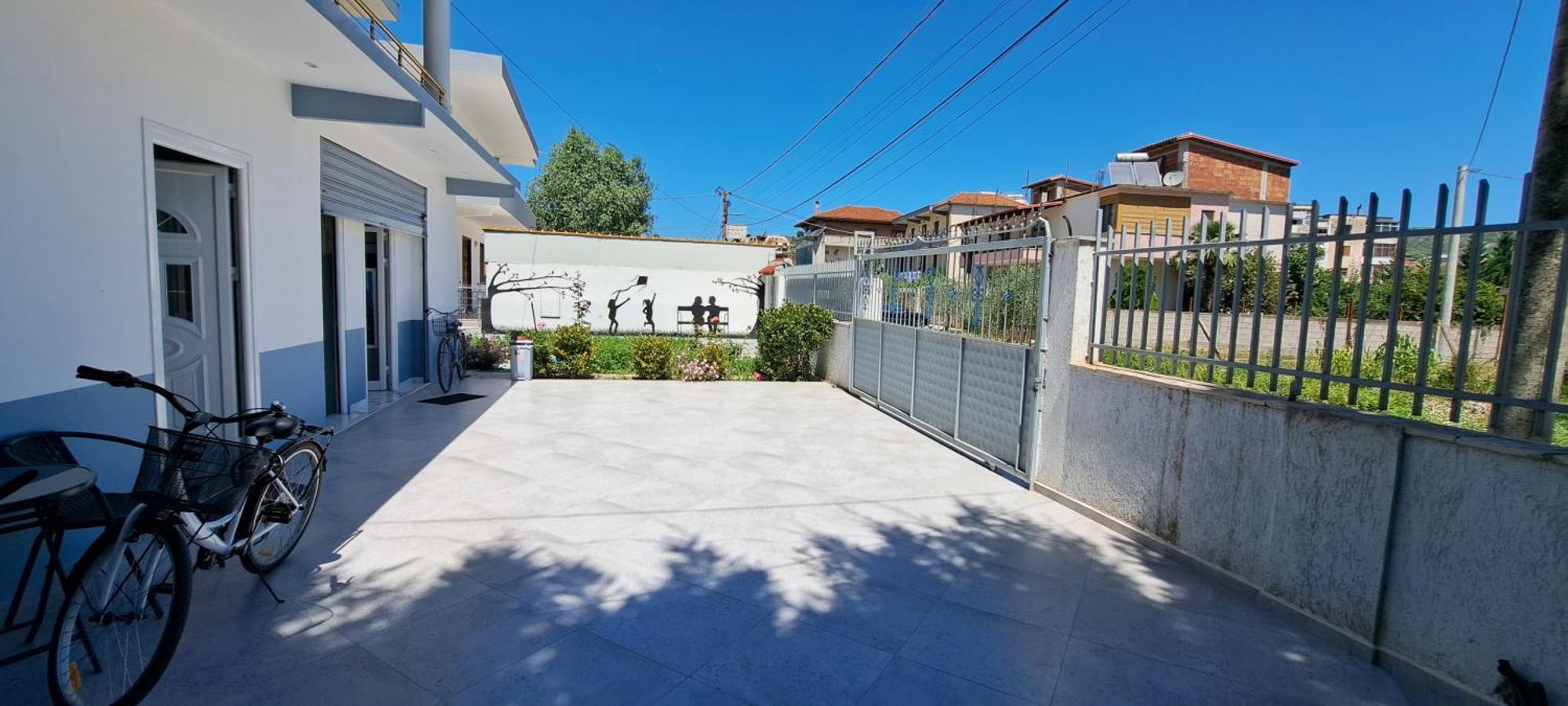 Villa Likaj Berat Exteriör bild