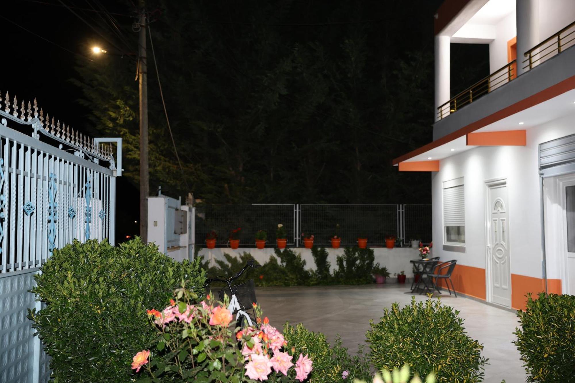 Villa Likaj Berat Exteriör bild